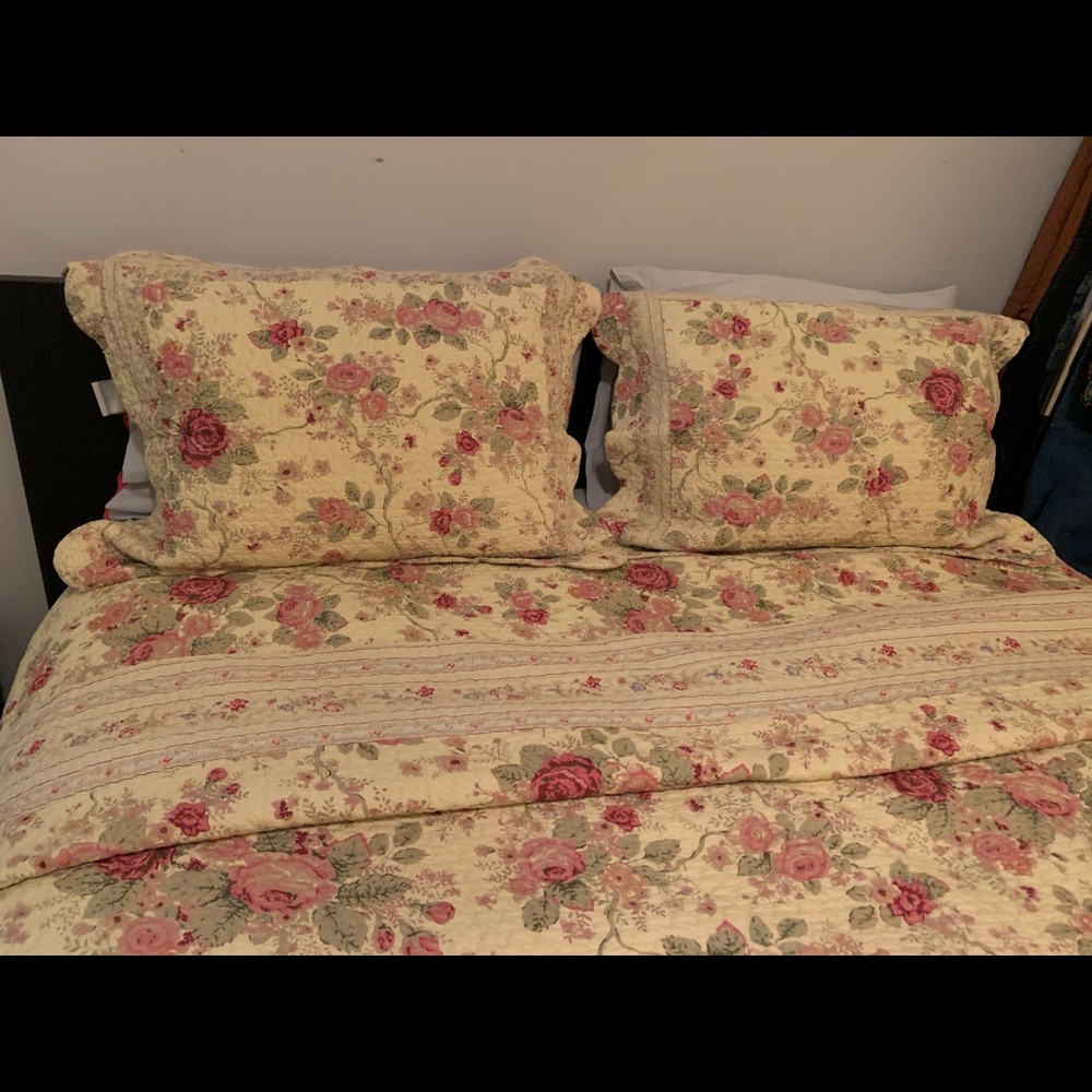 Queen size Shabby chic quilt set.